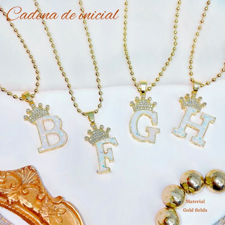 cadena letra corana brillante