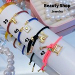 Pulsera ajustable color y dijes 10&