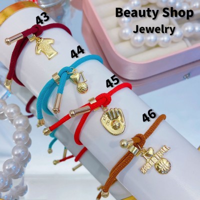 Pulsera ajustable color y dijes 10&