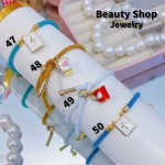 Pulsera ajustable color y dijes 10&