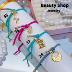 Pulsera ajustable color y dijes 10&