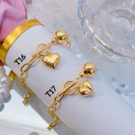 #T pulsera eslabon con dijes corazon 13.50&