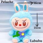 peluche labubu con flor