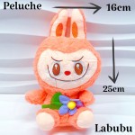 peluche labubu con flor