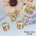 anillo letra con piedra oro chino 8.50&