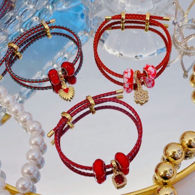 pulsera ajustable con charms 15&