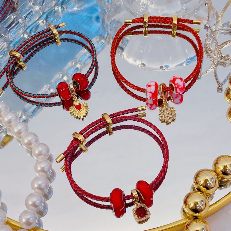 pulsera ajustable con charms 15&