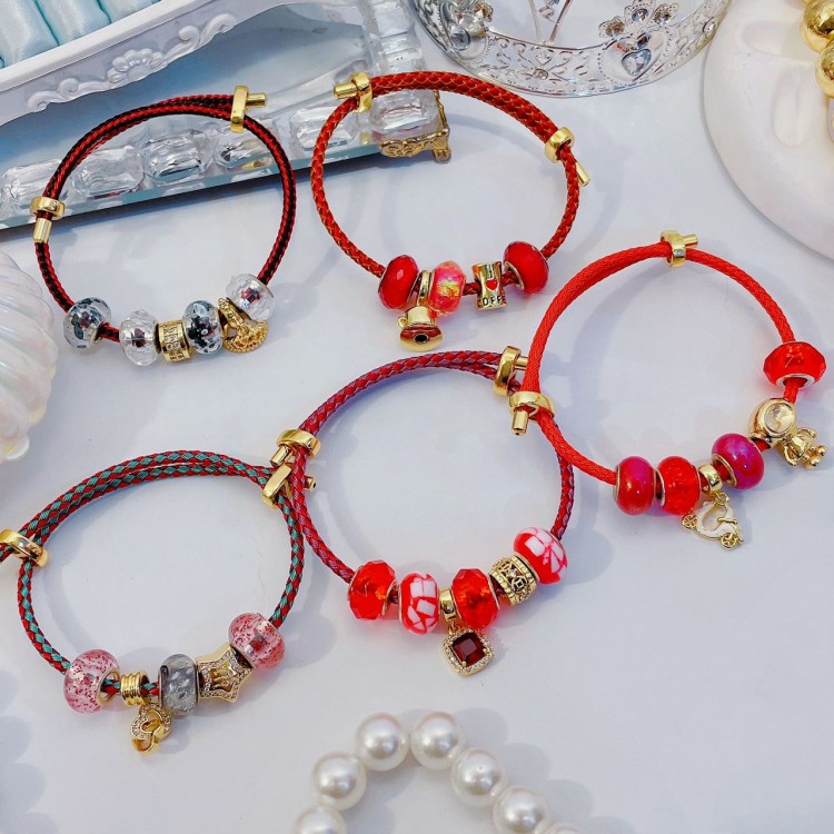 pulsera ajustable con charms 22&
