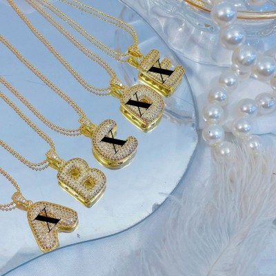 cadena con Dije letra brillante oro chino (solo dije 3$ 19.8&)