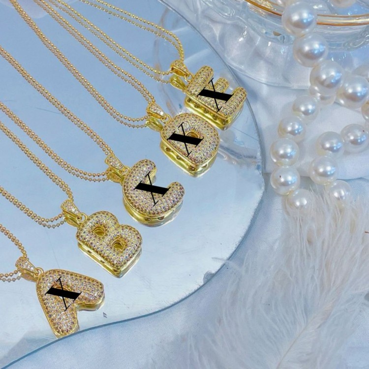 cadena con Dije letra brillante oro chino (solo dije 3$ 19.8&)