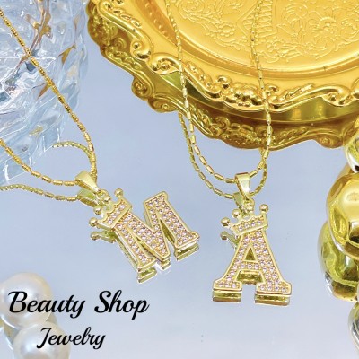 dije de letra con corona （con cadena sencilla &10）