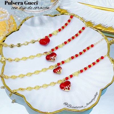 pulsera Gucci con dije corazon rojo