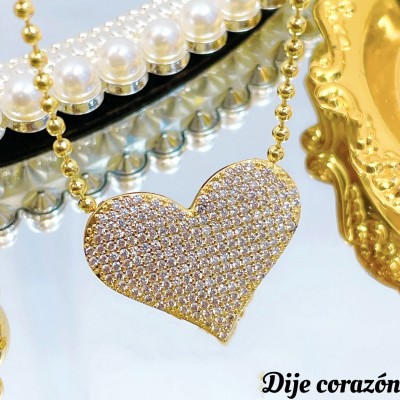 cadena con dije corazon brillante 19.50& con cadena ajustable 3.80$ 