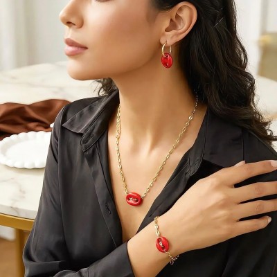 juegos Gucci (incluye cadena pulsera y zarcillo )